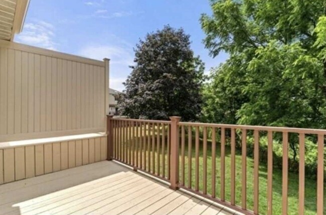 Building Photo - 269 Farrwood Dr