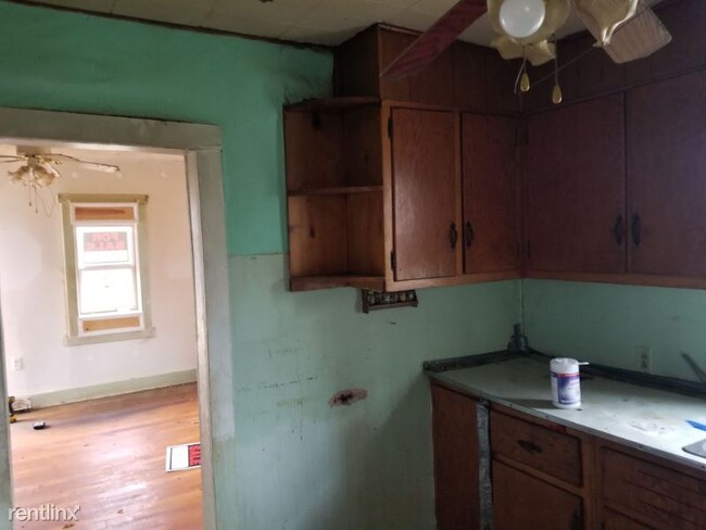 Building Photo - 2 br, 1 bath House - 167 Peak St