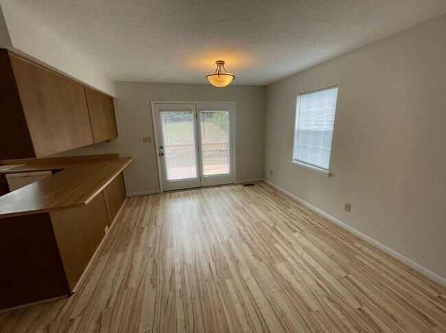 Foto del edificio - Adorable 3 Bedroom Home in Durham with Fir...