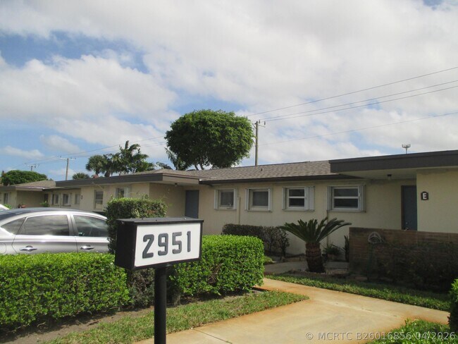 Foto del edificio - 2951 Ashley Dr W