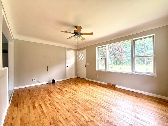 Foto del edificio - Three Bedroom Home in Whitehall - Deck, Ga...