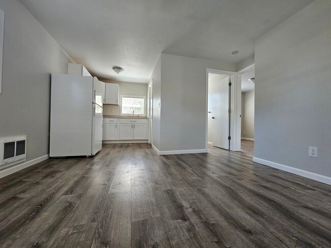 Building Photo - 3220 SE Rockwood St