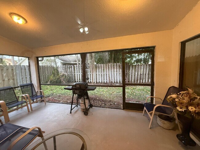 Building Photo - 13025 Meadowbreeze Dr