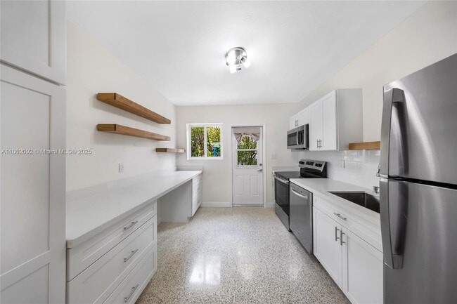 Building Photo - 1096 Raven Ave