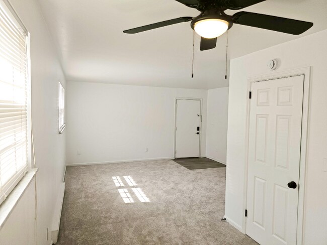 Foto del edificio - 5856 Highview Dr