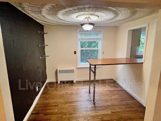 Foto del edificio - 4615 Colonial Ave