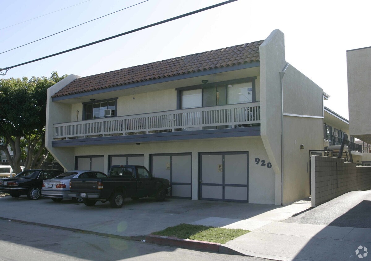 Building Photo - 920 Loma Ave