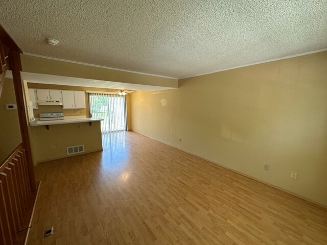 Foto del edificio - 4933 Singleton Dr