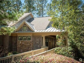 Building Photo - 1111 Regency Dr