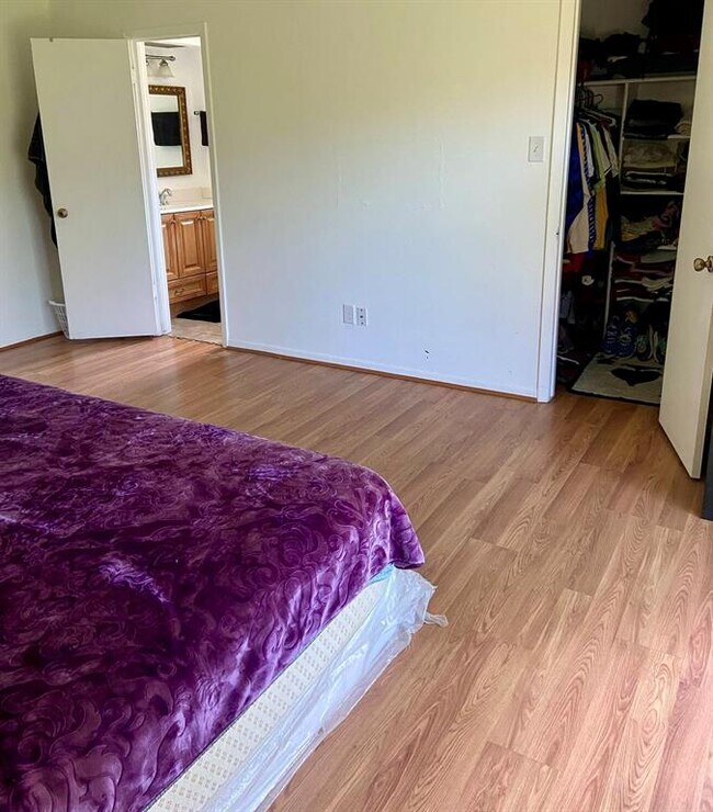 Foto del edificio - 15811 Oakendell Dr
