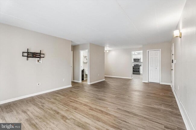 Building Photo - 400 Glendale Rd