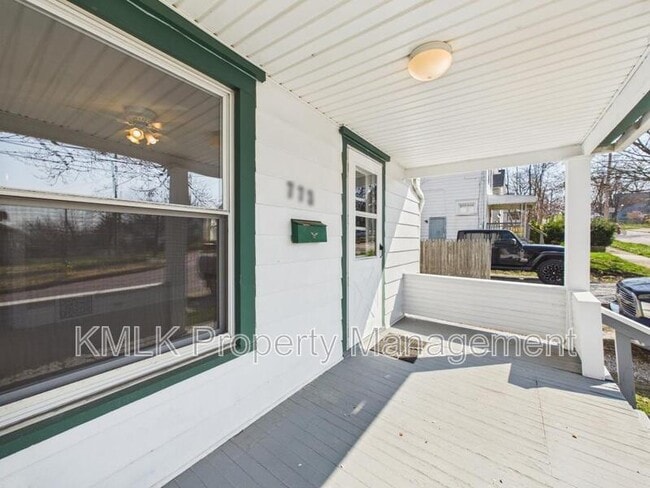 Building Photo - 773 Montana Ave