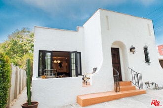 Building Photo - 1039 Havenhurst Dr