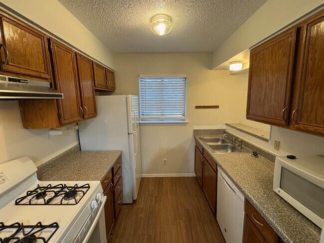 Foto del edificio - 5112 Meadow Creek Dr