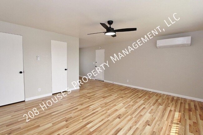Building Photo - Recently Renovated Single-Level Home
