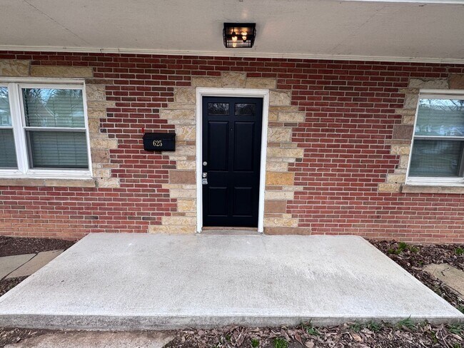 Foto del edificio - Charming Brick Home in Emmaus