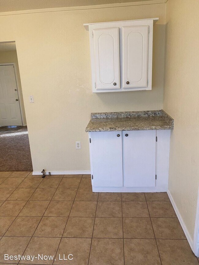 Building Photo - 3 br, 1 bath House - 1503 SE 64th Street