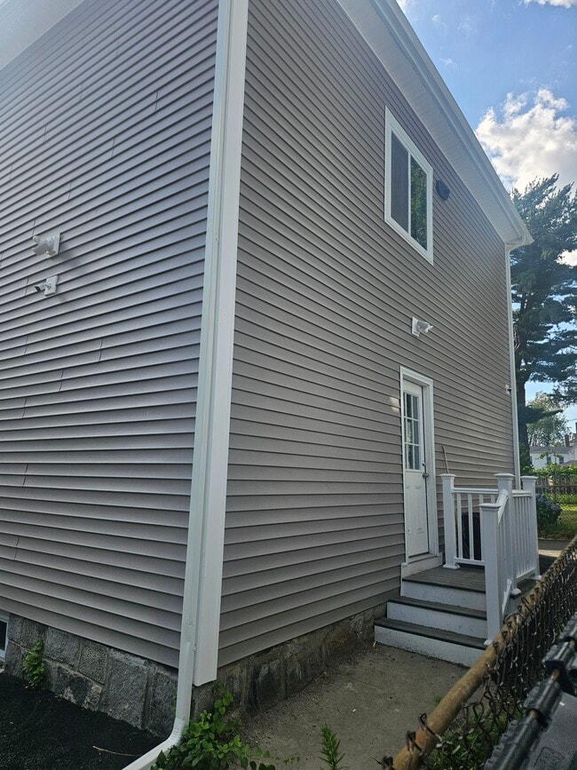 Building Photo - 41 Raymond St