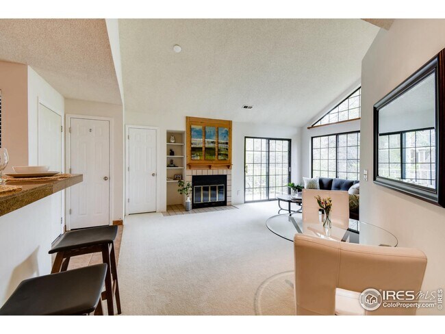 Foto del edificio - 4815 White Rock Cir