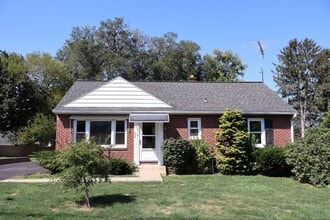 Building Photo - 258 Redwood Dr
