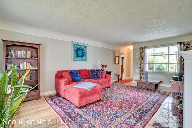 Foto del edificio - 3 br, 2 bath House - 4727 SE 41st Ave