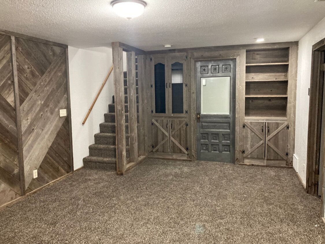 Primary Photo - 3 bed 2 Bath Townhouse