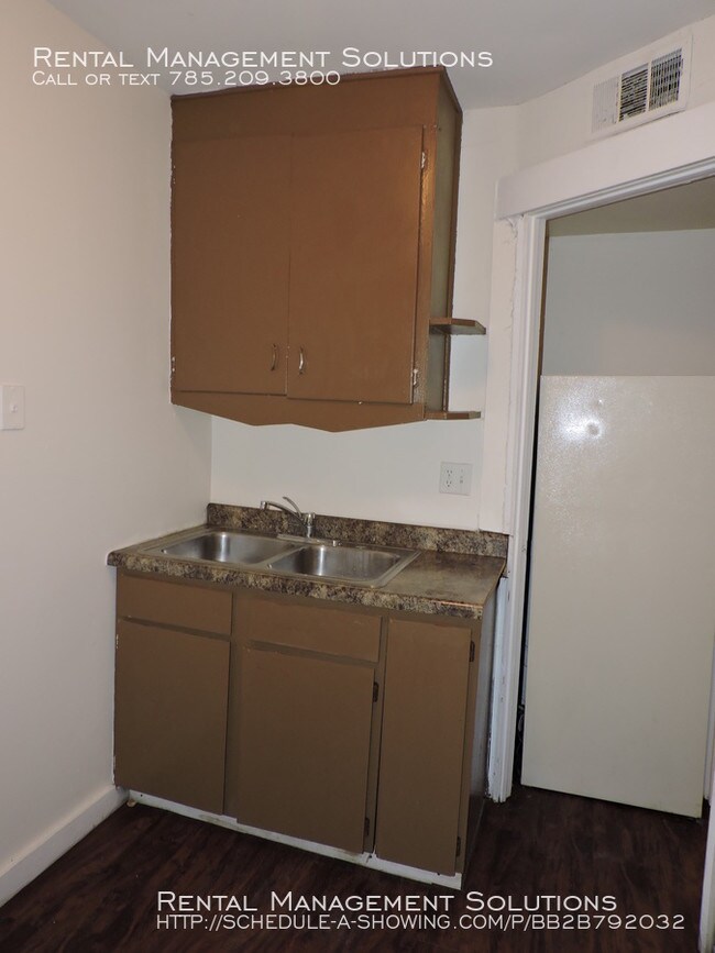 Building Photo - MOVE IN SPECIAL-711 SW Buchanan #2
