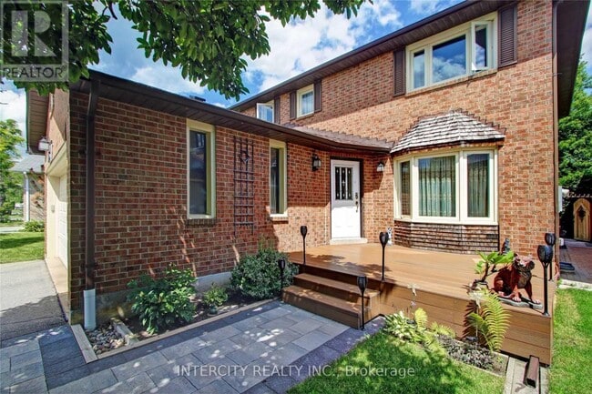 Building Photo - 85 Houseman Crescent