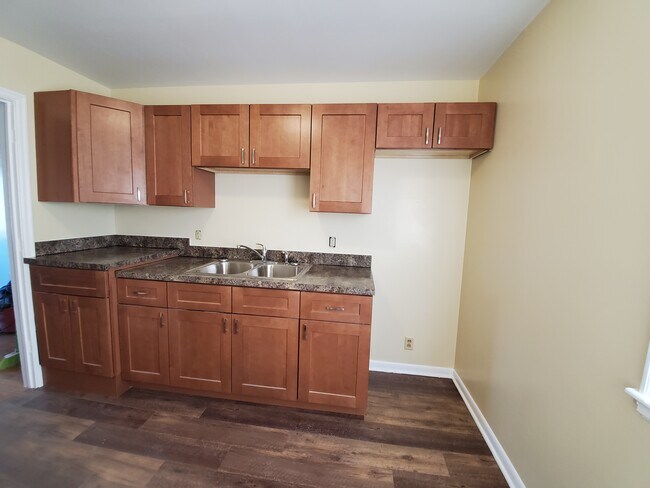 Building Photo - 307 S 47th St