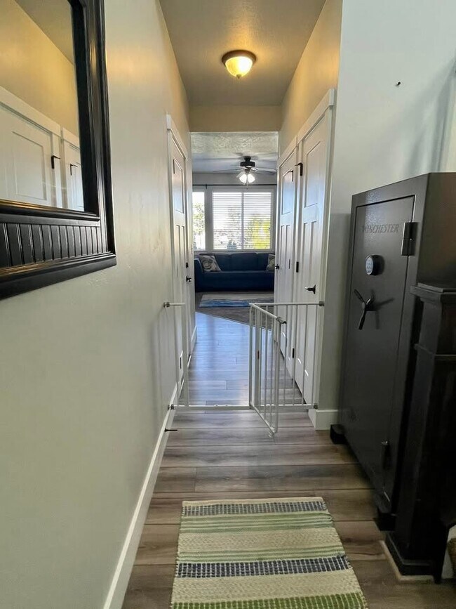 Building Photo - 5568 Rokeby Ln