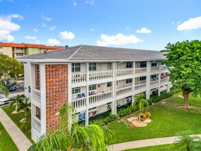 Building Photo - 5208 NE 24th Terrace