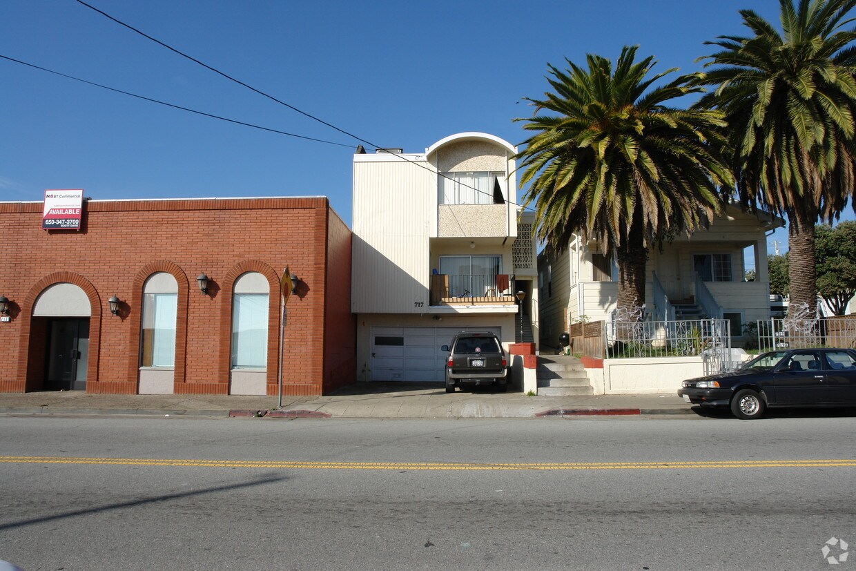 Primary Photo - 717-719 Linden Ave