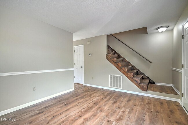 Building Photo - Bellhaven townhouse