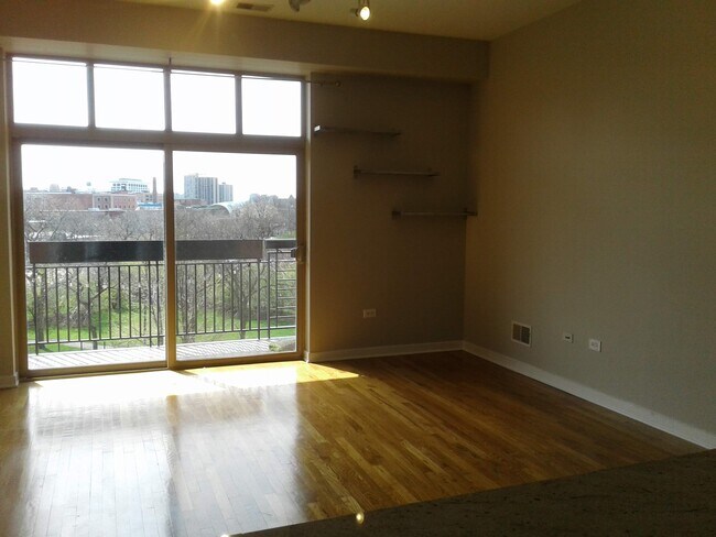 Foto del edificio - 1935 S Archer Ave