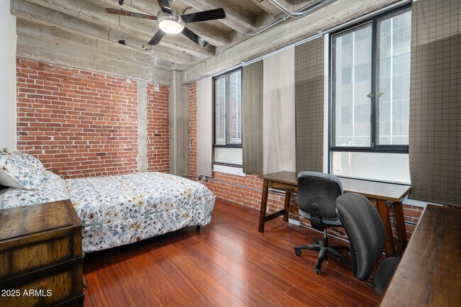 Foto del edificio - 114 W Adams St
