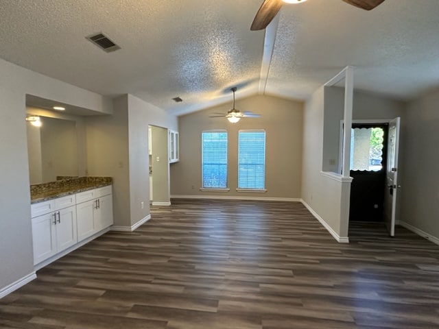 Building Photo - 1202 Thorpe Ln