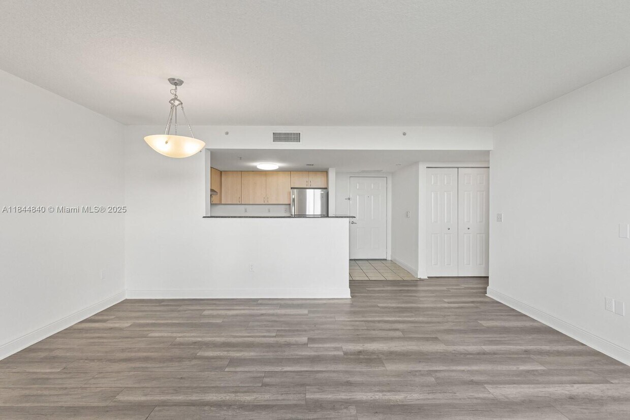 Foto principal - 3000 Coral Wy