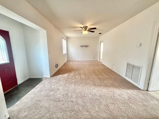 Building Photo - Beautiful 3BD/1BTH Home in Spring Hill