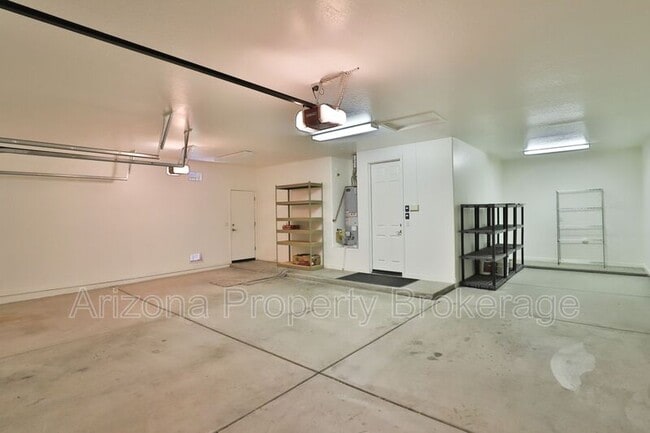 Building Photo - 2021 W Gloria Ln