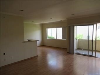 Foto del edificio - 5328 Newcastle Ave