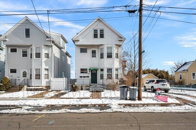 Building Photo - 121 2nd Ave