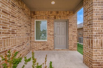 Building Photo - 5619 Vintage Oakmont Dr