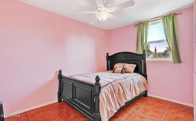 Building Photo - 129 Serrania Dr