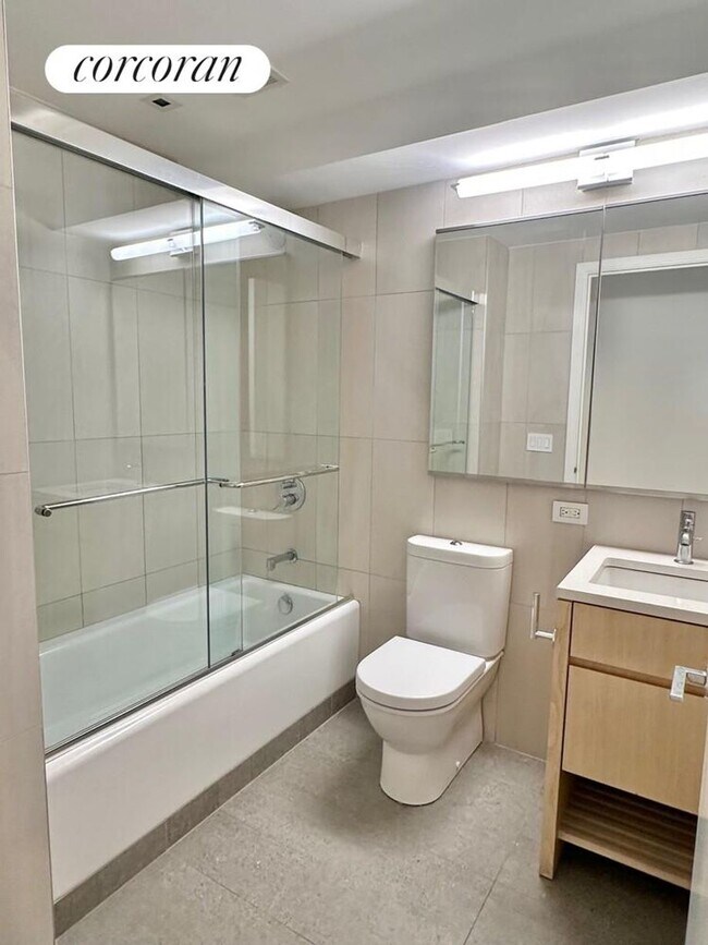 Foto del edificio - 341 W 11th St