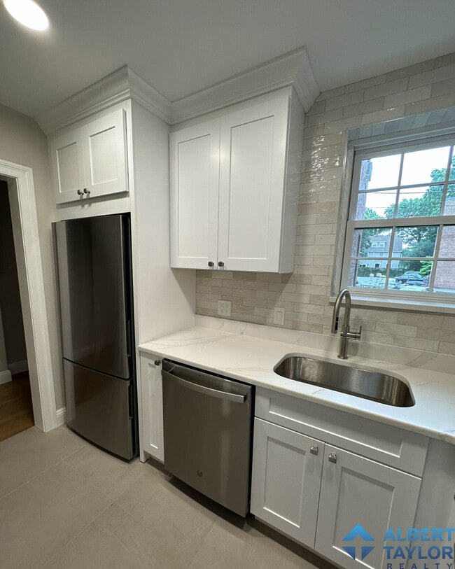 Building Photo - 35 Park St