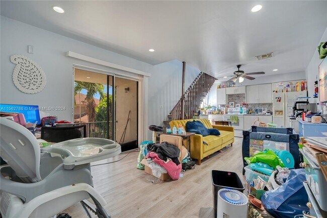 Building Photo - 3901 SW 109th Ave