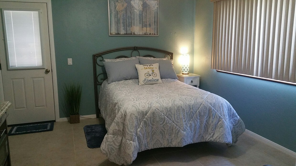 Comfortable Double Bed - 134 Durgin St