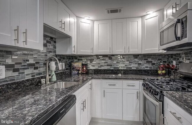 Foto del edificio - 14822 Bryan Ct