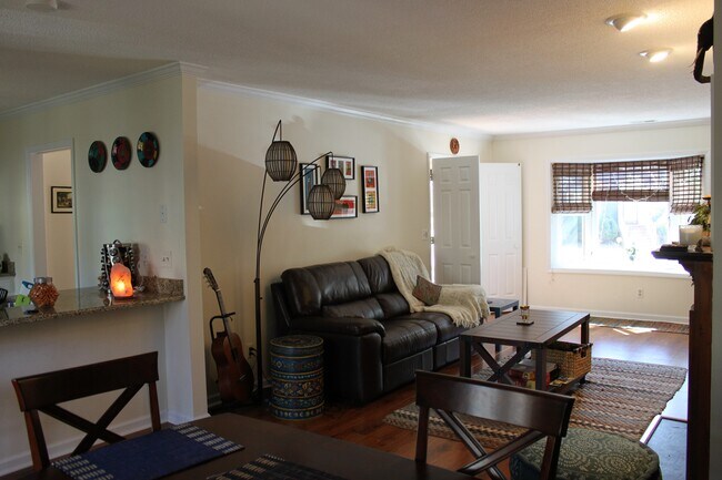 Building Photo - 3211 Coachmans Way
