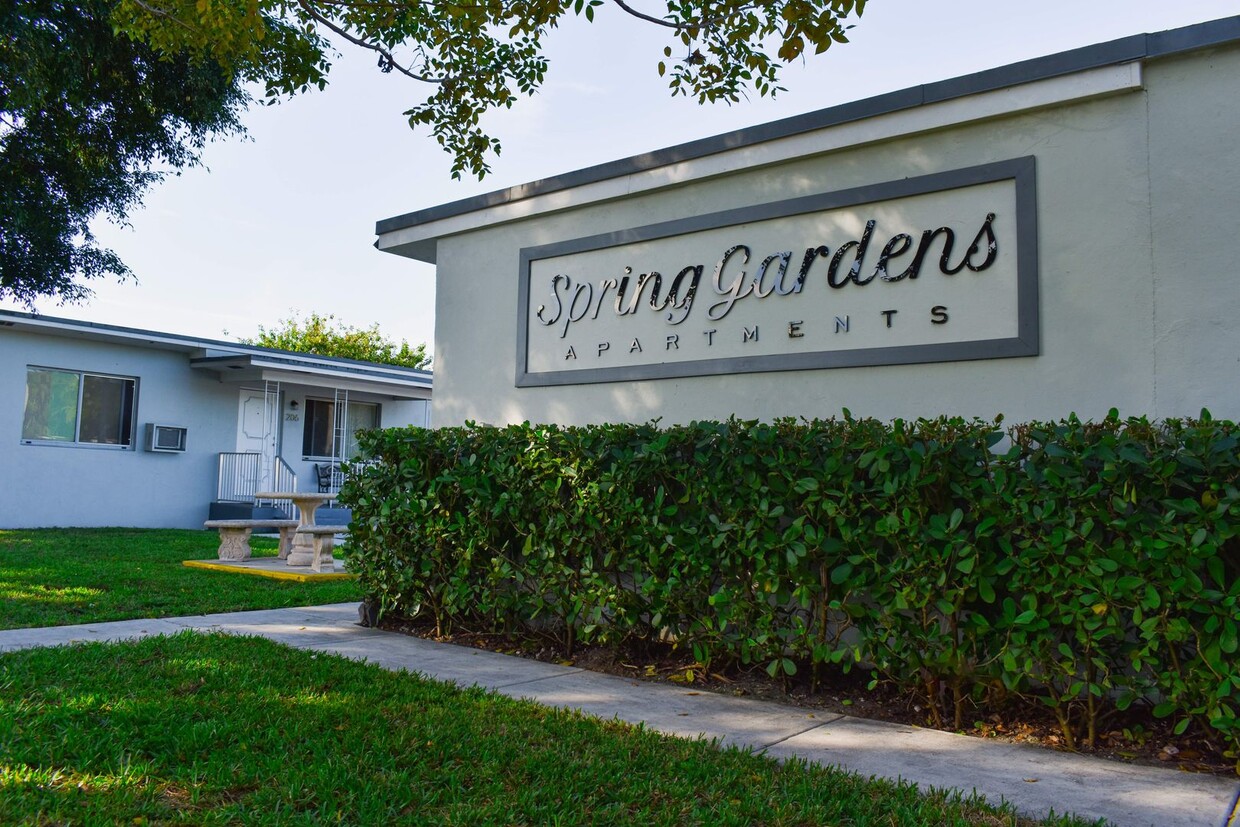 Primary Photo - AVAILABLE NOW: For Rent - 2/1 Apartment fo...
